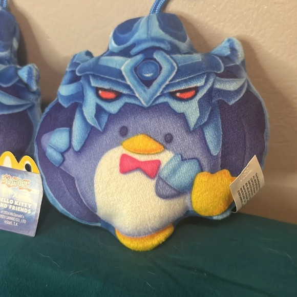 Tuxedo Sam x Obelisk The Tormentor McDonalds Yu-Gi-Oh x Hello Kitty. Lot of 2 - Picture 2 of 4